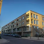 Luxury King Bed Apartment & Free Parking